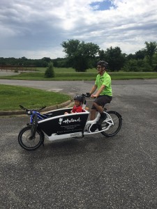 transporter un velo enfant en velo cargo